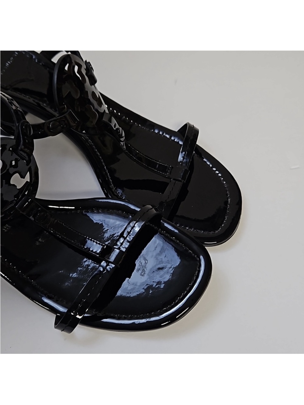 Tory Burch Miller black T-strap block heel sandals women's size 9.5 NEW - Picture 3 of 10